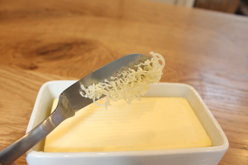 DAISOダイソー『ふわっとバターナイフ』＆磁器製のシンプルな『バターケース』を購入